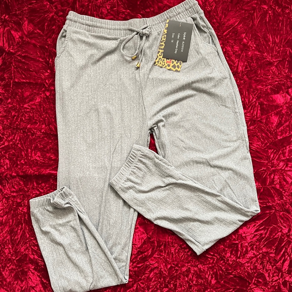 BAE CITY Textured Jogger Pants - Picture 3 of 10